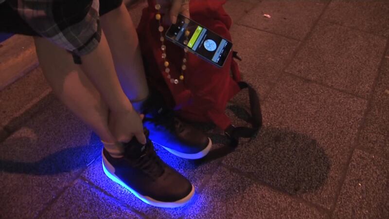 Led Simulation Shoe Smart LED shoes turn feet into glowing computer displays
